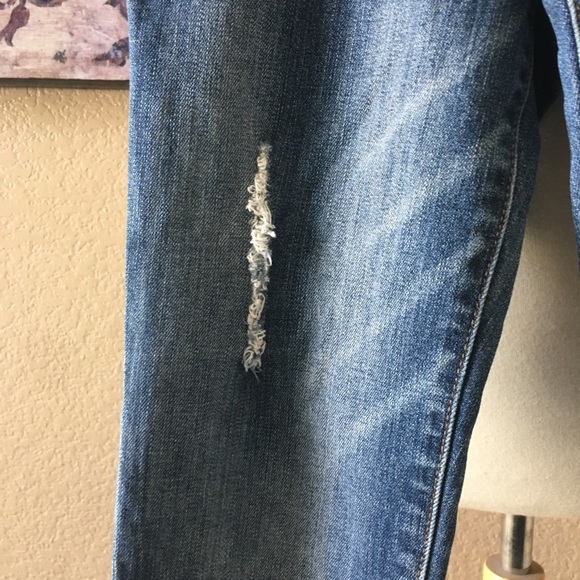 Kut From The Kloth Distressed Cuffed Cropped Jeans - Picture 4 of 8